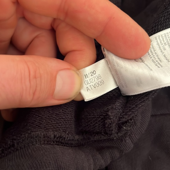 Adidas Originals Outline Crop Crew Sweatshirt, size Small - Picture 9 of 12